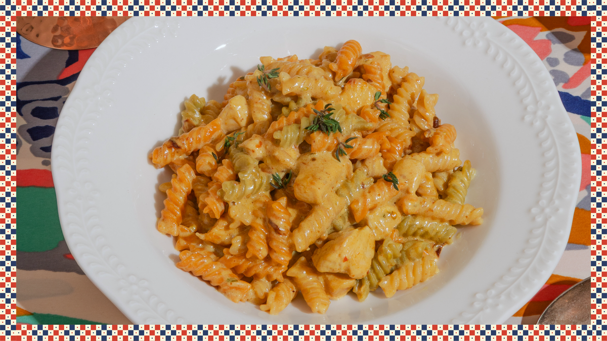 KREMALI TAVUKLU MAKARNA TARİFİ | ROTINI TRICOLORE CON POLLO SPEZIATO